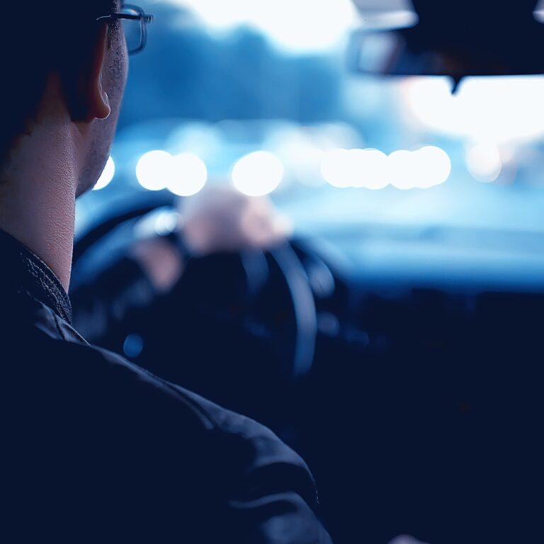 szczegoly-instrumentow-wewnatrz-samochodu-deski-rozdzielczej-elementy-wnetrza-samochodu (1)